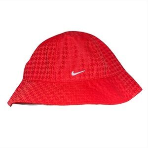 NIKE Woman’s Houndstooth Print Bucket Hat​​
